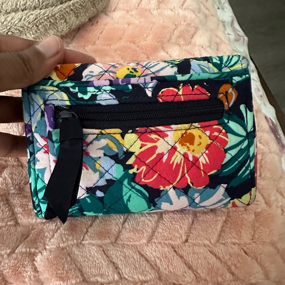 VERA Bradley Happy Blooms Riley Compact Wallet like new!
